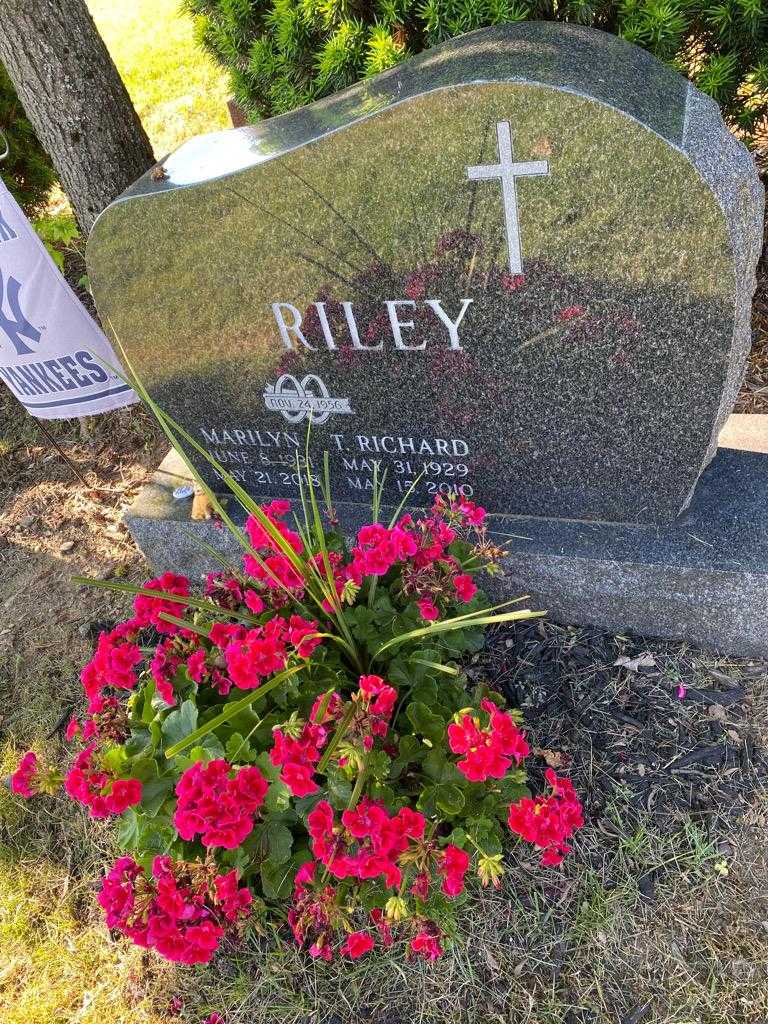 Richard T. Riley's grave. Photo 2