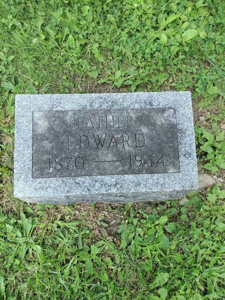 Edward Wincher's grave. Photo 3