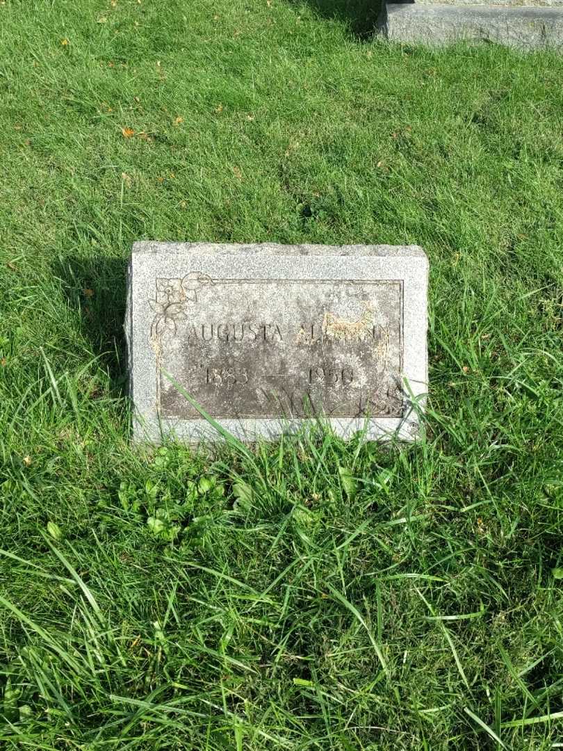 Augusta Altmann's grave. Photo 2