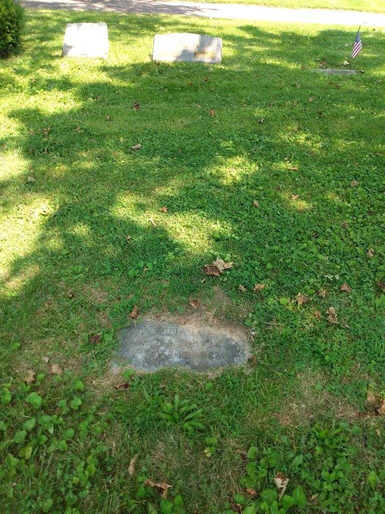 Julia Long's grave. Photo 1