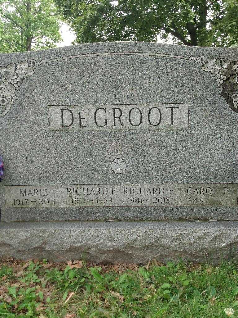 Richard E. De Groot's grave. Photo 3