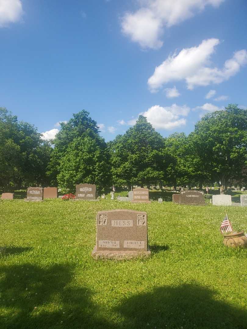 Edith J. Hess Hagemann's grave. Photo 1