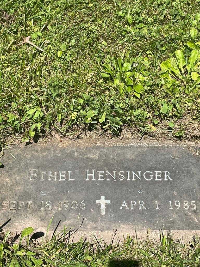 Ethel Hensinger's grave. Photo 1