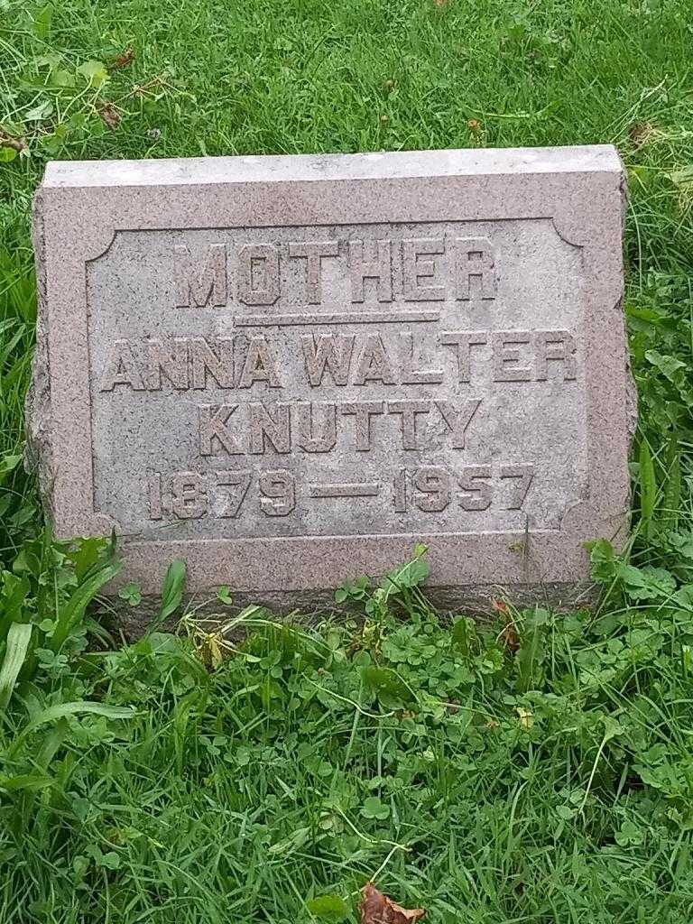 Anna Walter Knutty's grave. Photo 3