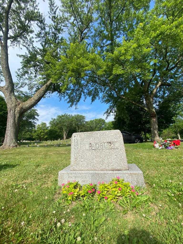 Lillian M. Padbury's grave. Photo 1