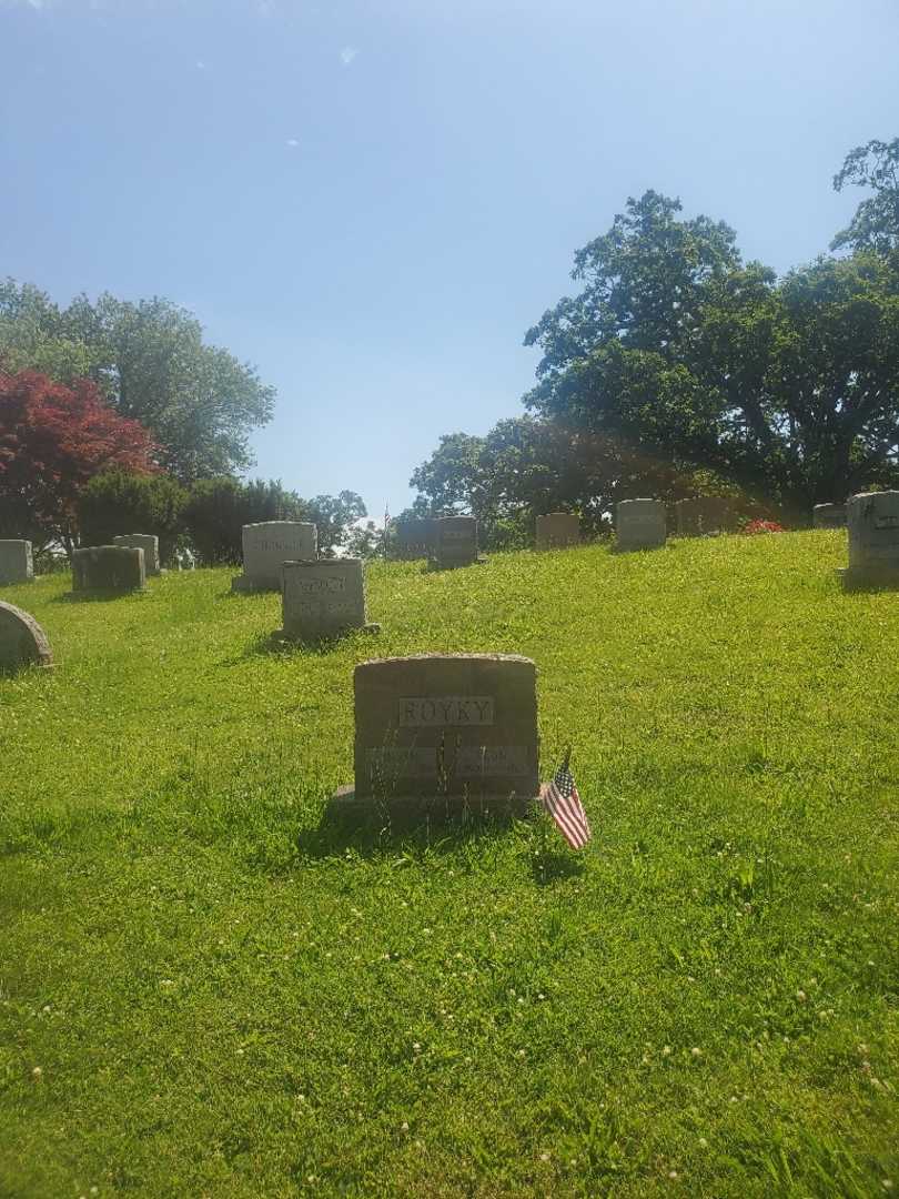 Minnie Royky's grave. Photo 1