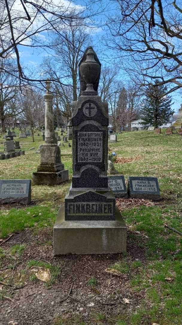 Philippine Finkbeiner's grave. Photo 3