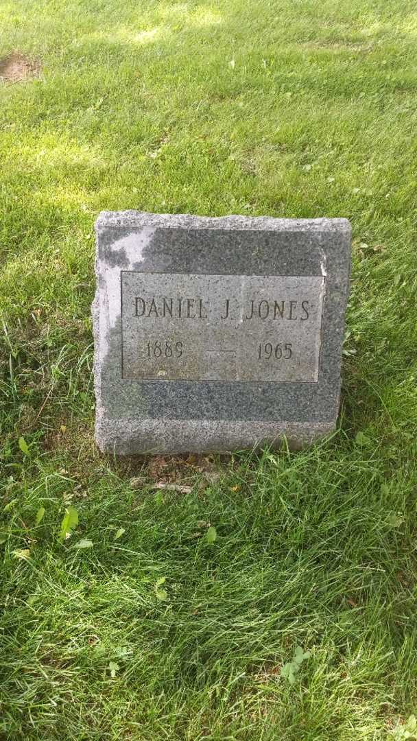 Daniel J. Jones's grave. Photo 2