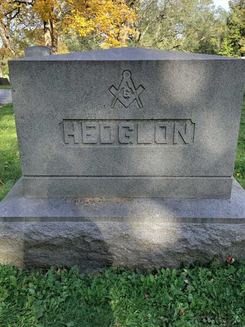 John E. Hedglon's grave. Photo 4