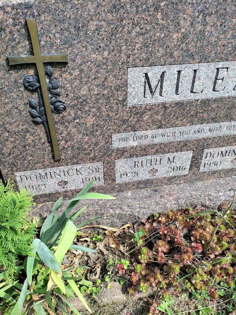 Dominick Milea Senior's grave. Photo 3