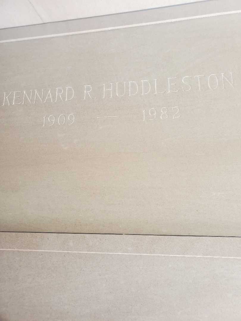 Kennard R. Huddleston's grave. Photo 4
