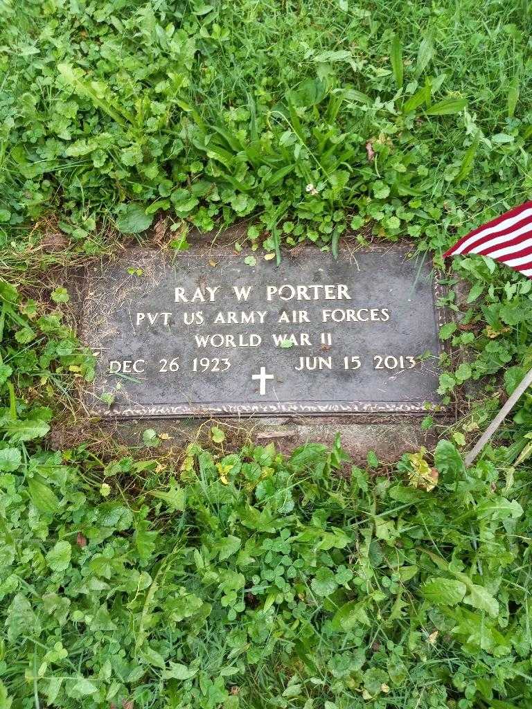 Ray W. Porter's grave. Photo 2