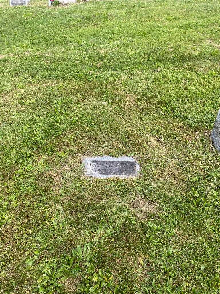 Walter P. Buck Junior's grave. Photo 2