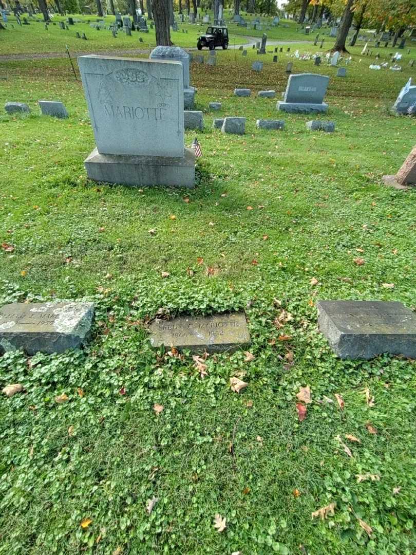 Freda C. Mariotte's grave. Photo 1
