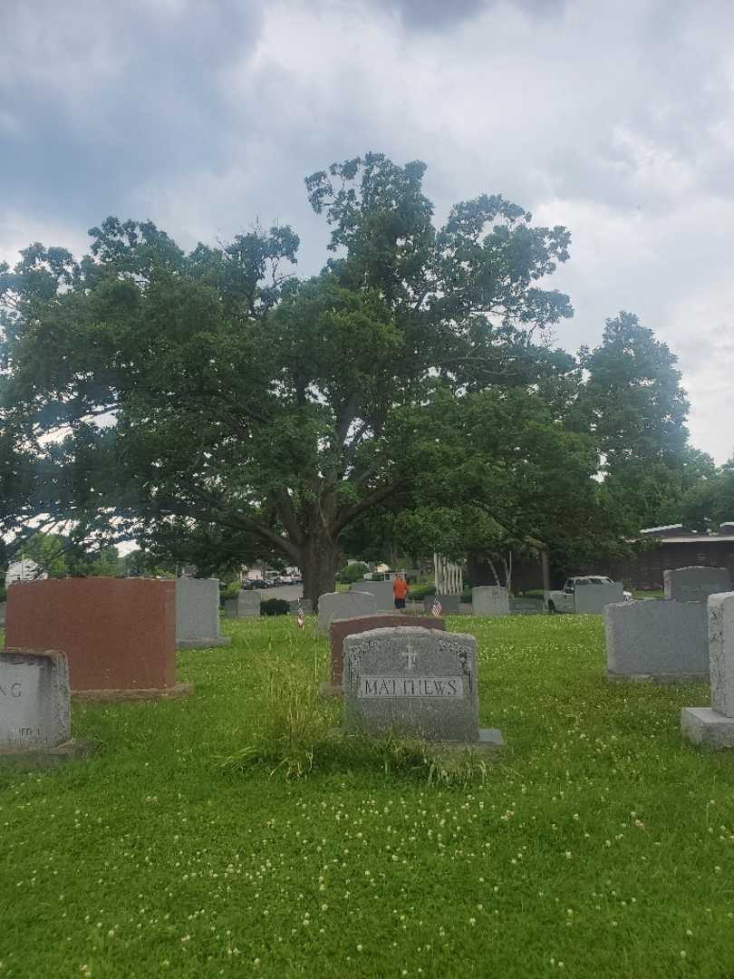 Mabel E. Matthews's grave. Photo 1