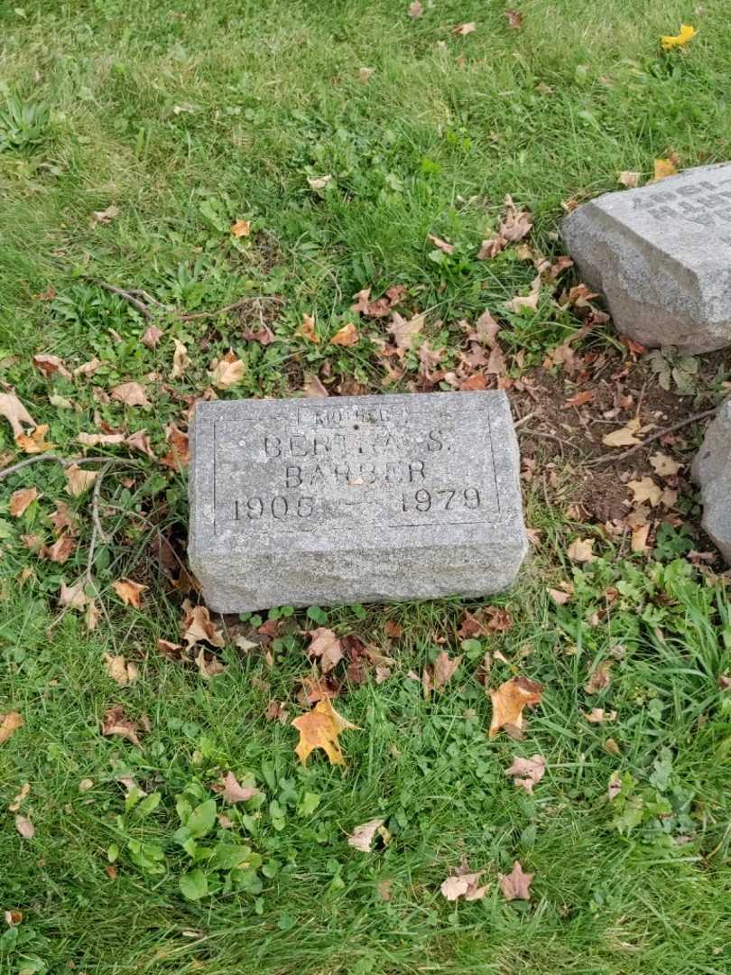 Bertha S. Barber's grave. Photo 2