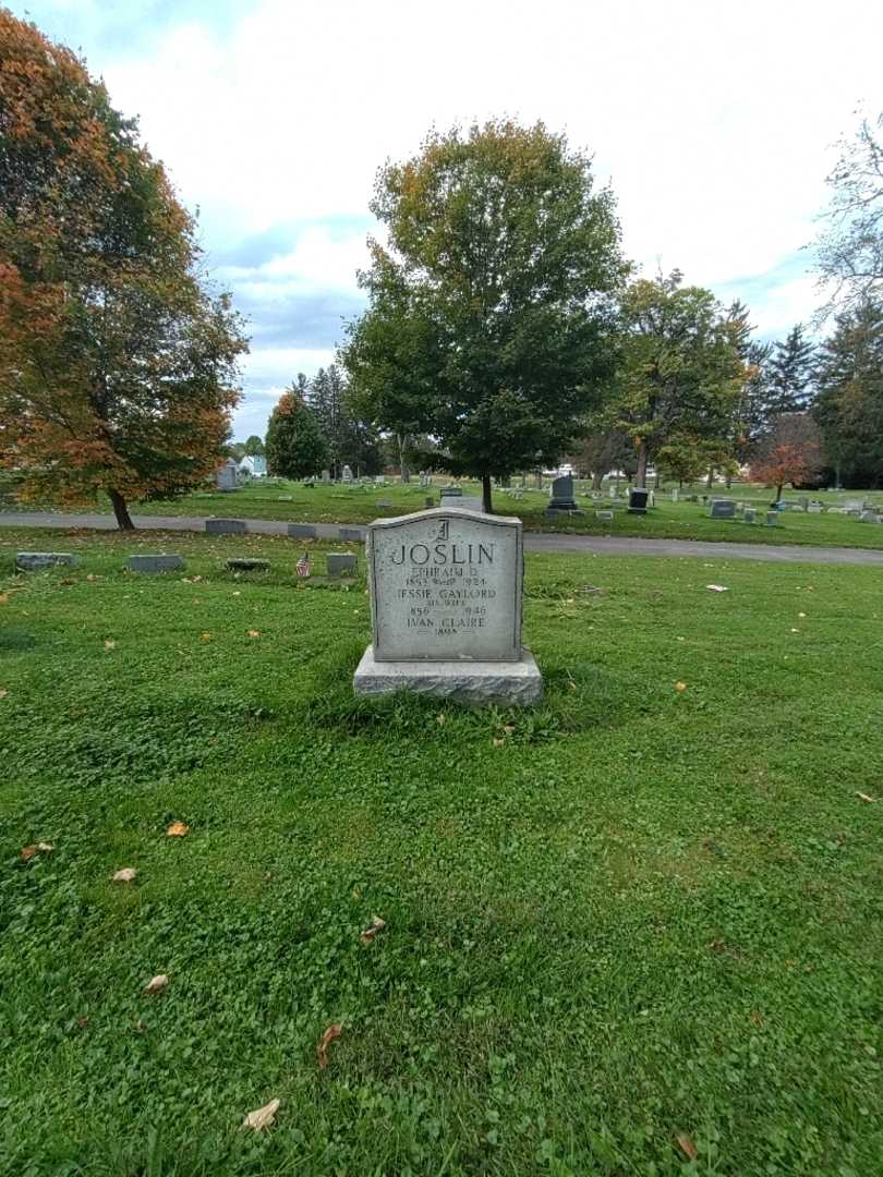 Ephraim D. Joslin's grave. Photo 1