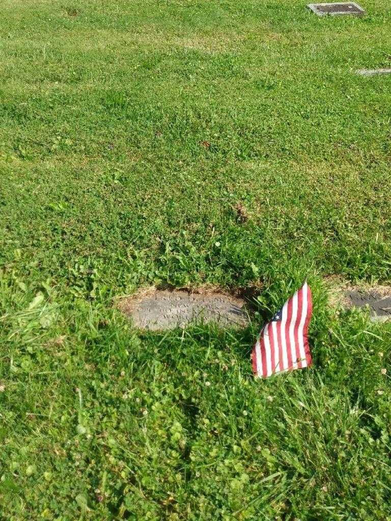 Fred Deffner's grave. Photo 3