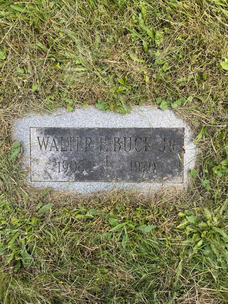Walter P. Buck Junior's grave. Photo 3