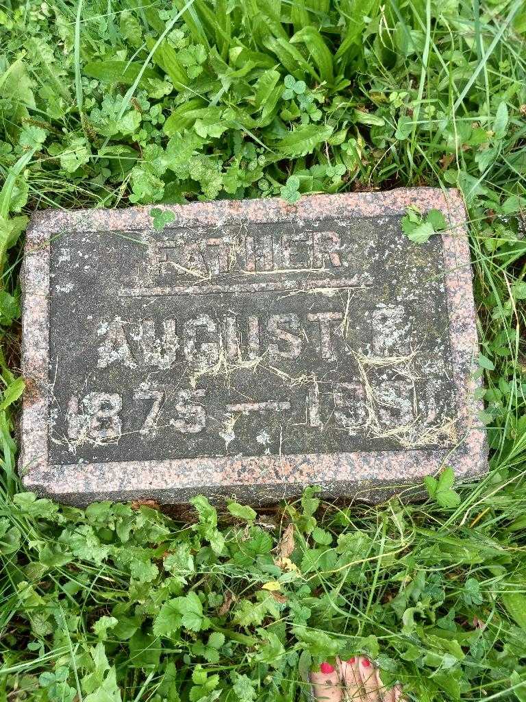 August F. Metzger's grave. Photo 1