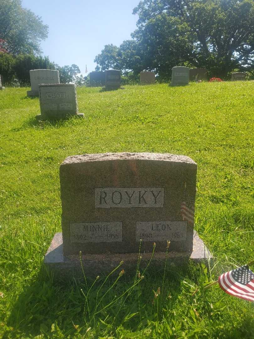 Minnie Royky's grave. Photo 2