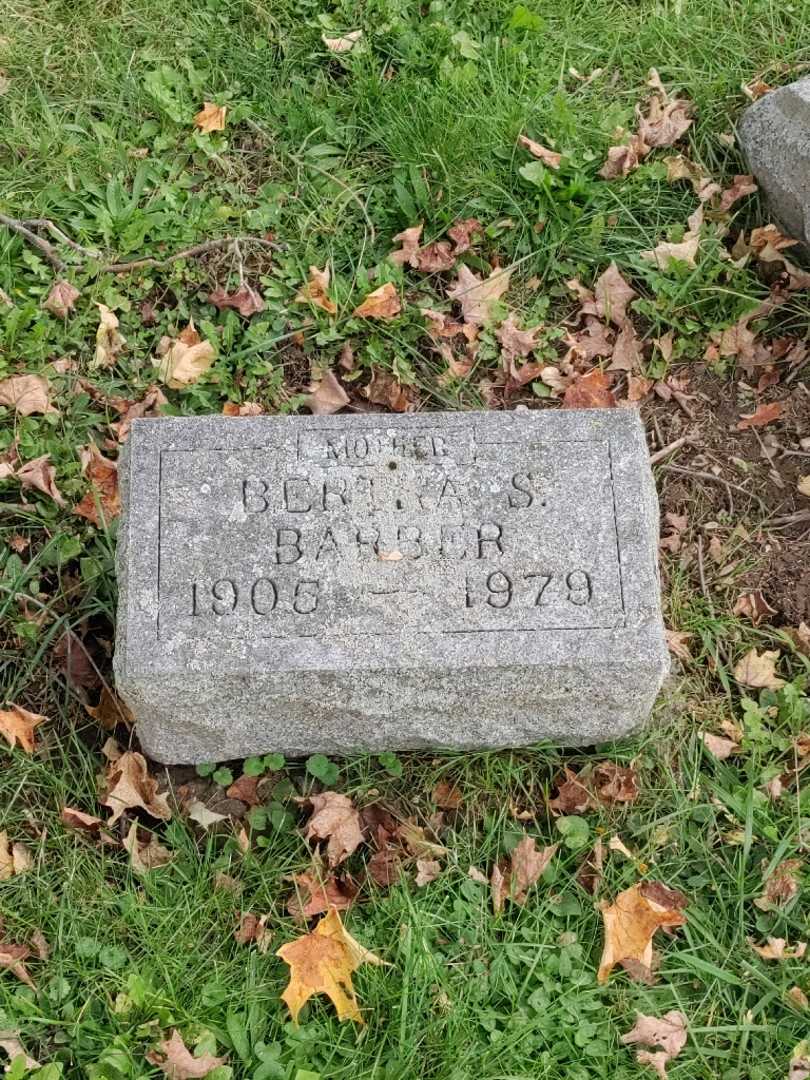 Bertha S. Barber's grave. Photo 3