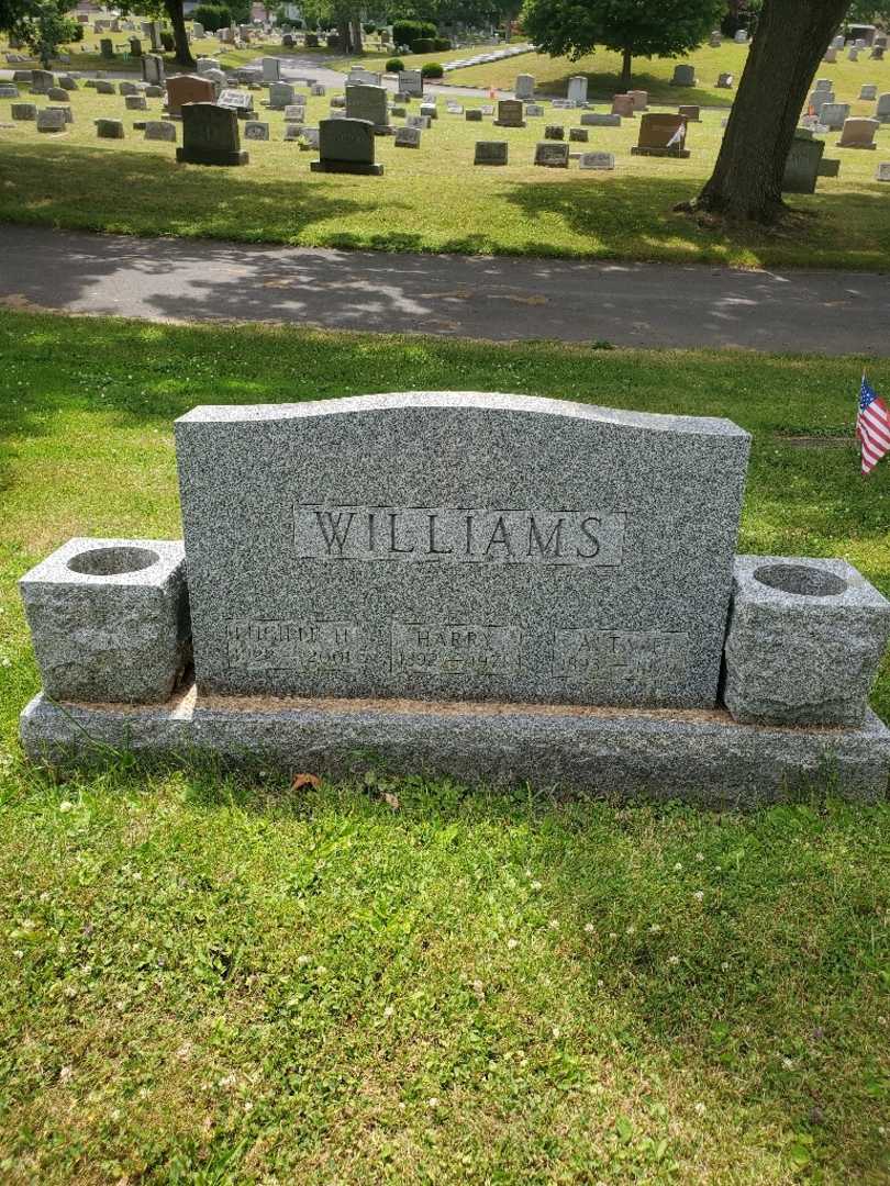 Lucille H. Williams's grave. Photo 3