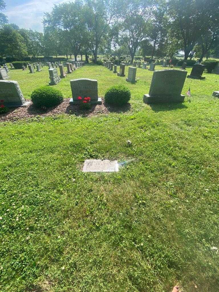 Robert J. Frazier's grave. Photo 4