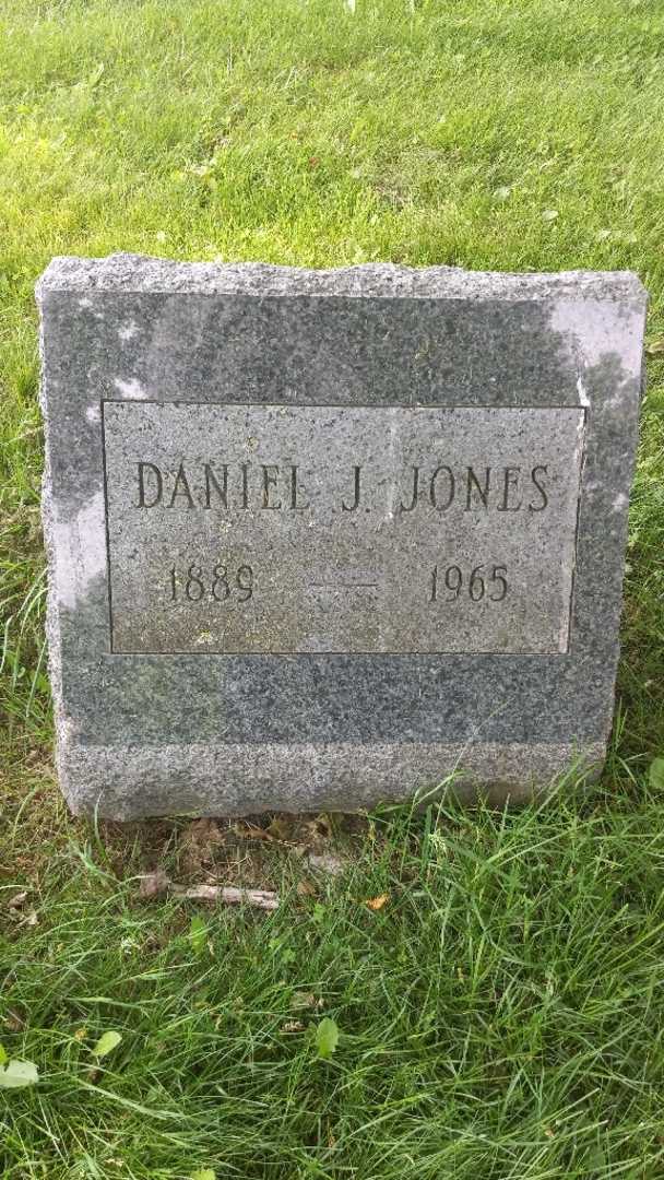 Daniel J. Jones's grave. Photo 3