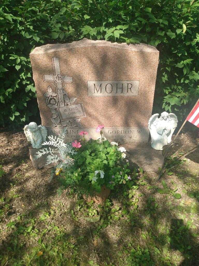 Angeline R. Mohr's grave. Photo 2