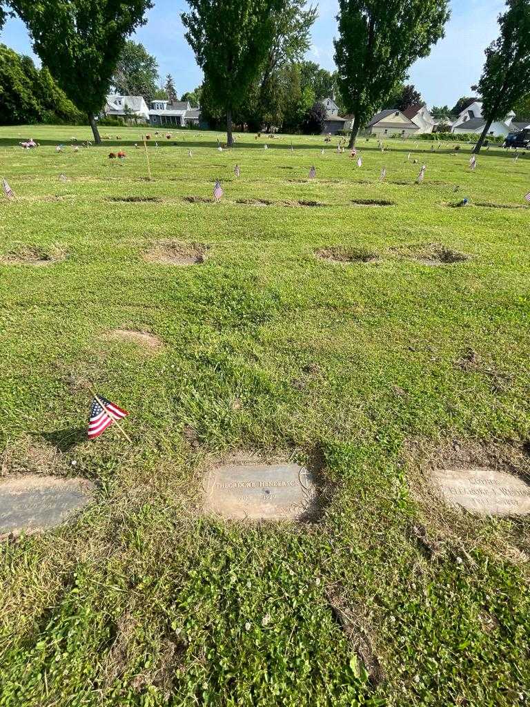 Theordore Henderson's grave. Photo 1