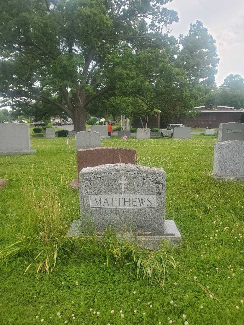 John R. Matthews's grave. Photo 2