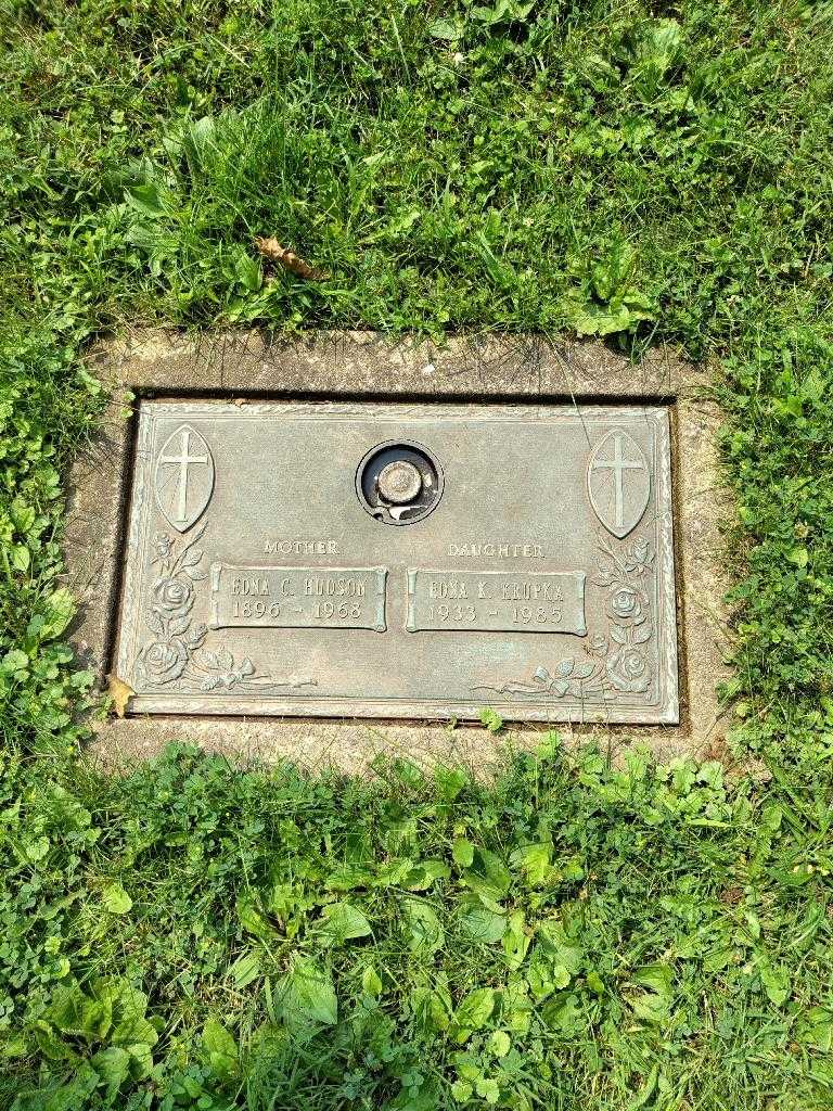 Edna C. Hudson's grave. Photo 2