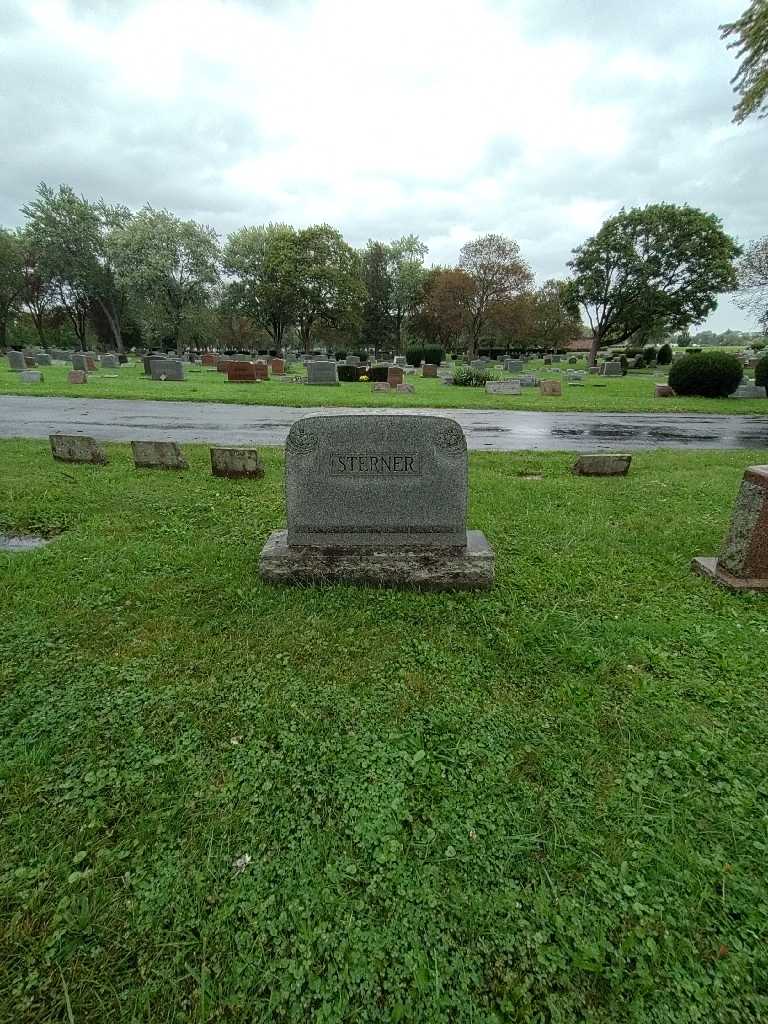 Oscar Sterner's grave. Photo 1