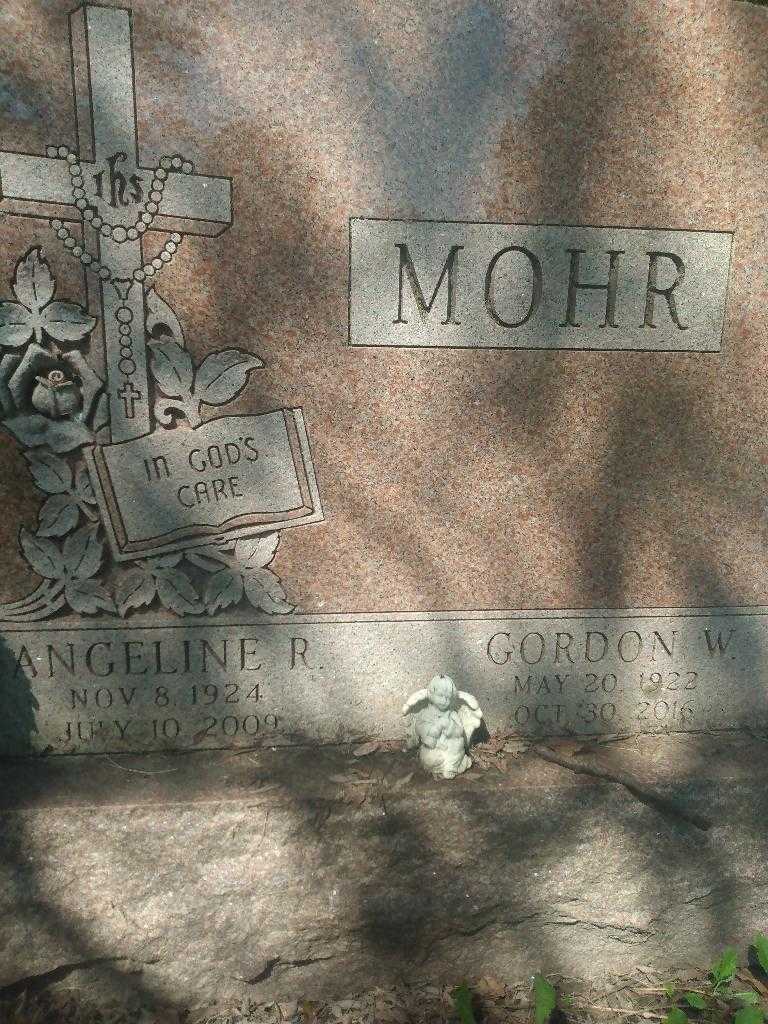 Angeline R. Mohr's grave. Photo 3