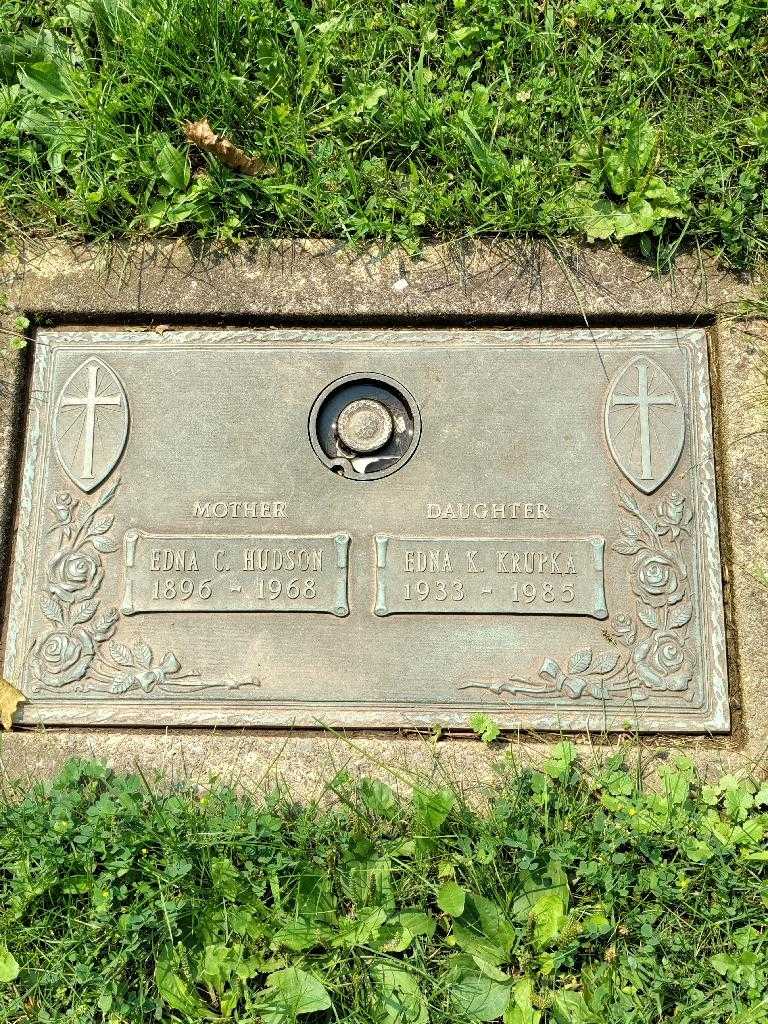 Edna C. Hudson's grave. Photo 3