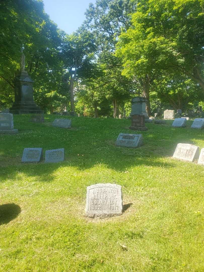 Joseph T. Courtney's grave. Photo 1