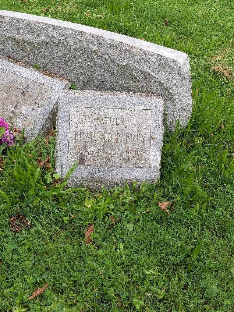 Edmund F. Frey's grave. Photo 2