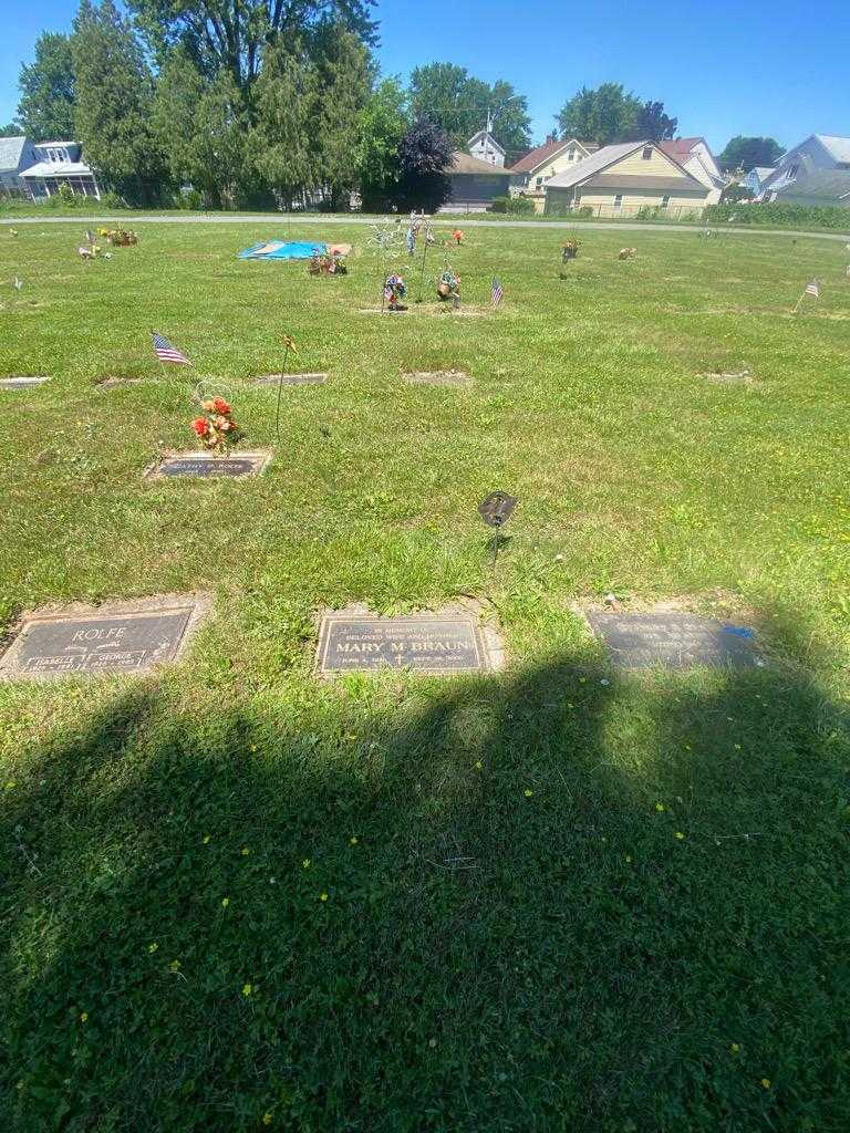 Mary M. Braun's grave. Photo 1