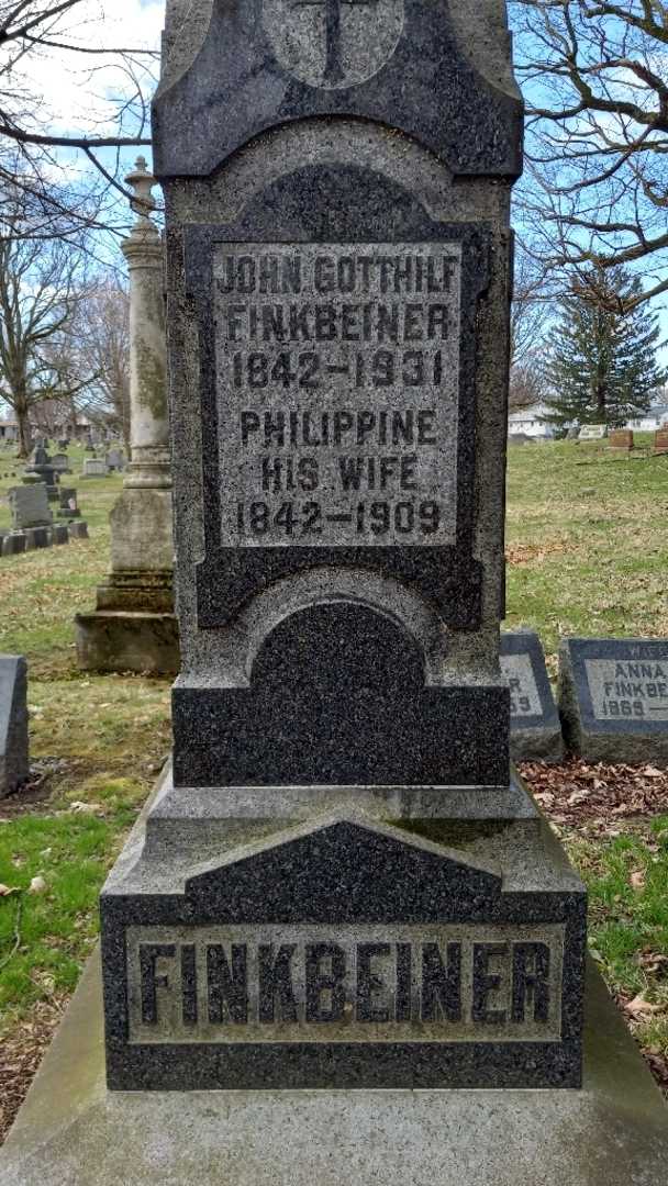 Philippine Finkbeiner's grave. Photo 4