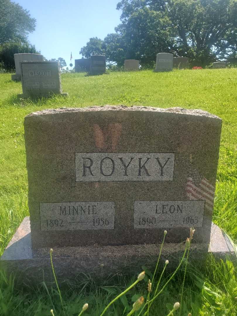 Minnie Royky's grave. Photo 3