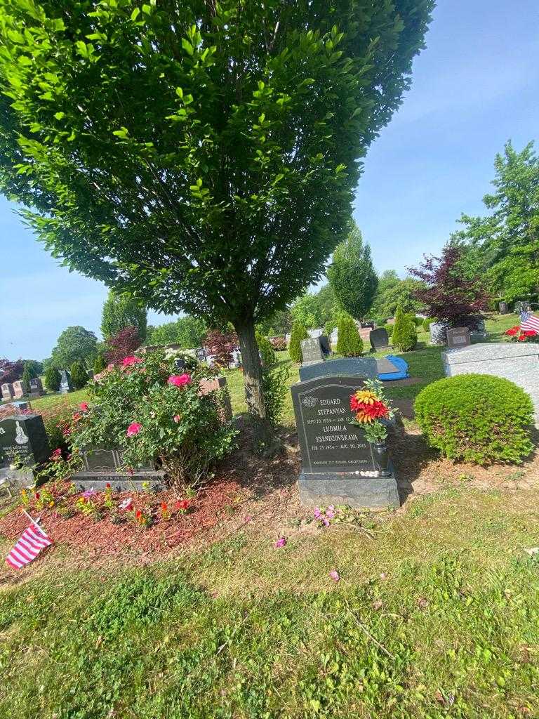 Ludmila Ksendzovskaya's grave. Photo 1