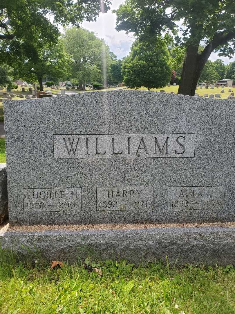 Lucille H. Williams's grave. Photo 4