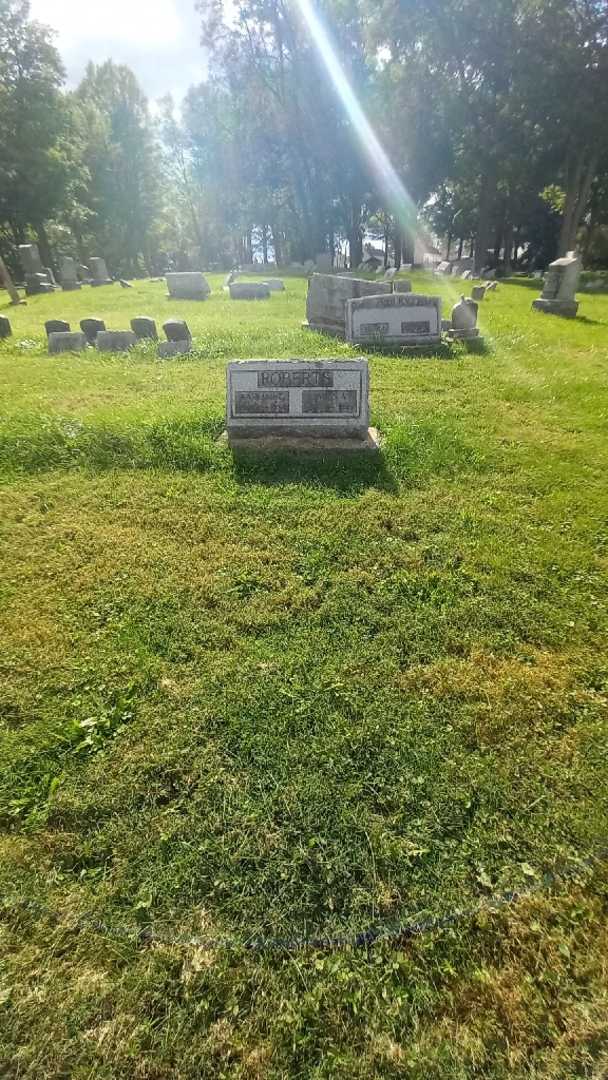 Katharine Roberts's grave. Photo 1