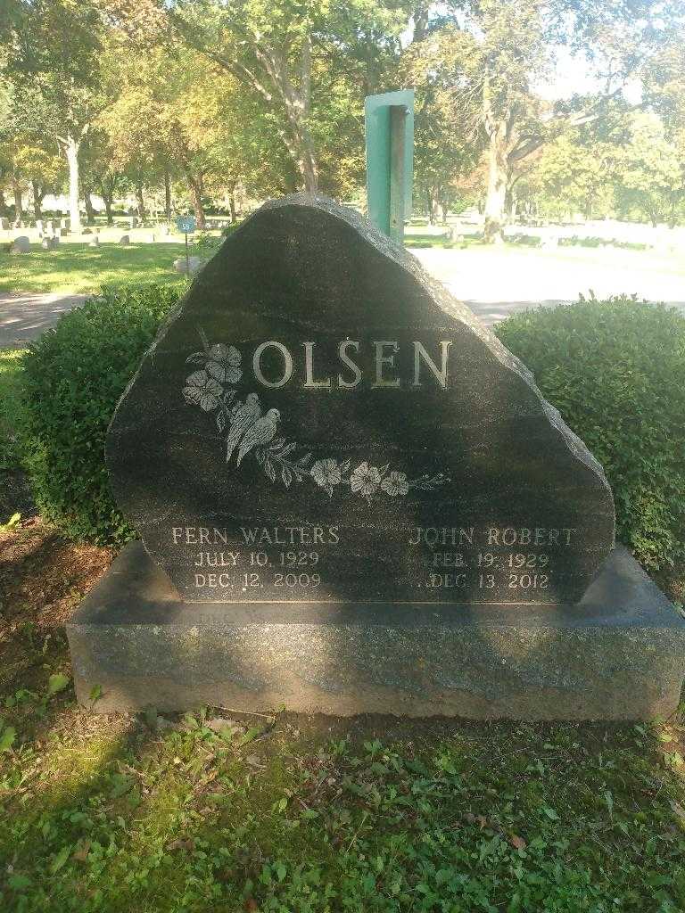 Fern Walters Olsen's grave. Photo 2