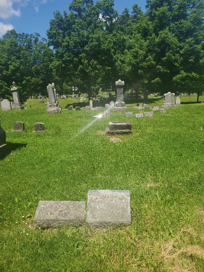 William G. "Wm" Richards's grave. Photo 2