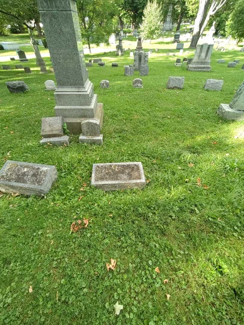 Katherine Knaus's grave. Photo 1