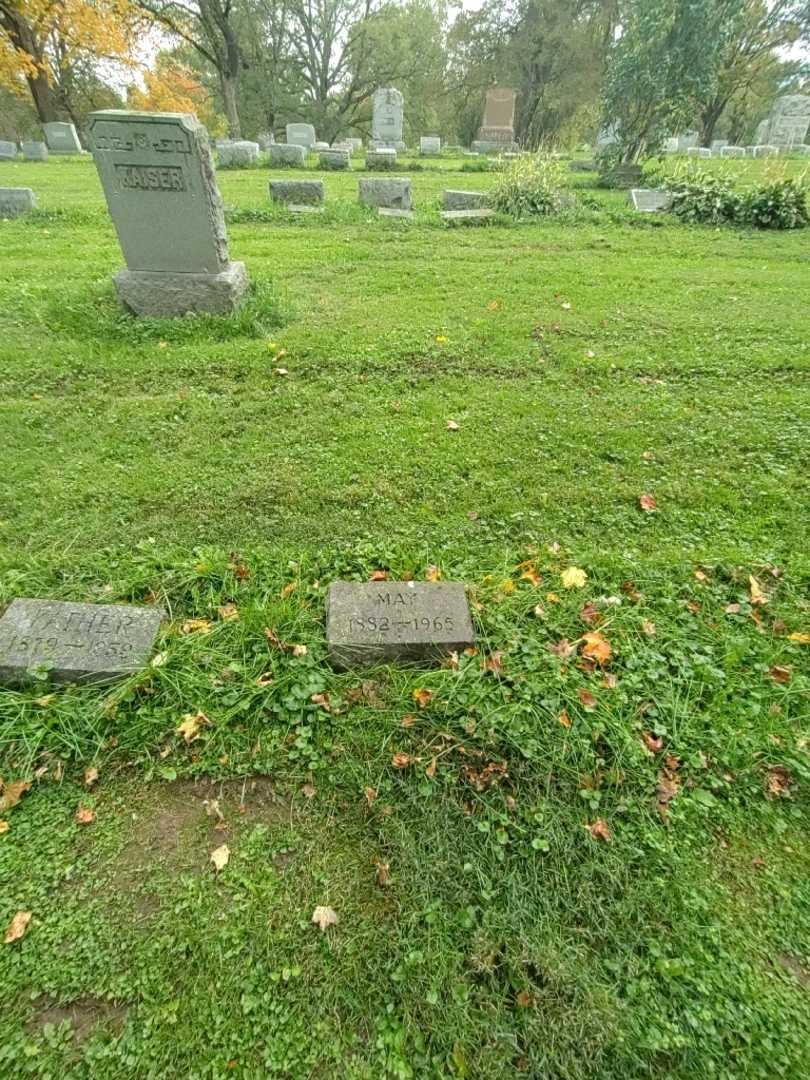 May Wall Kaiser's grave. Photo 1