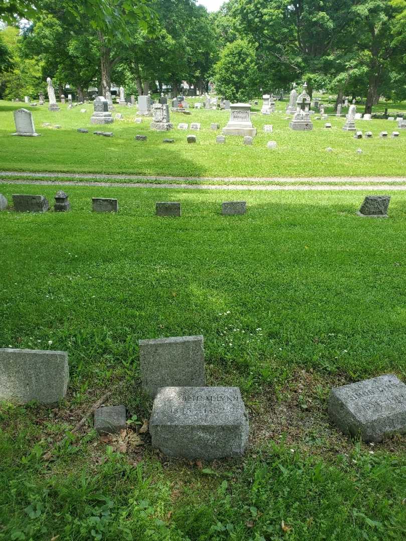 Elizabeth M. Lynn's grave. Photo 2