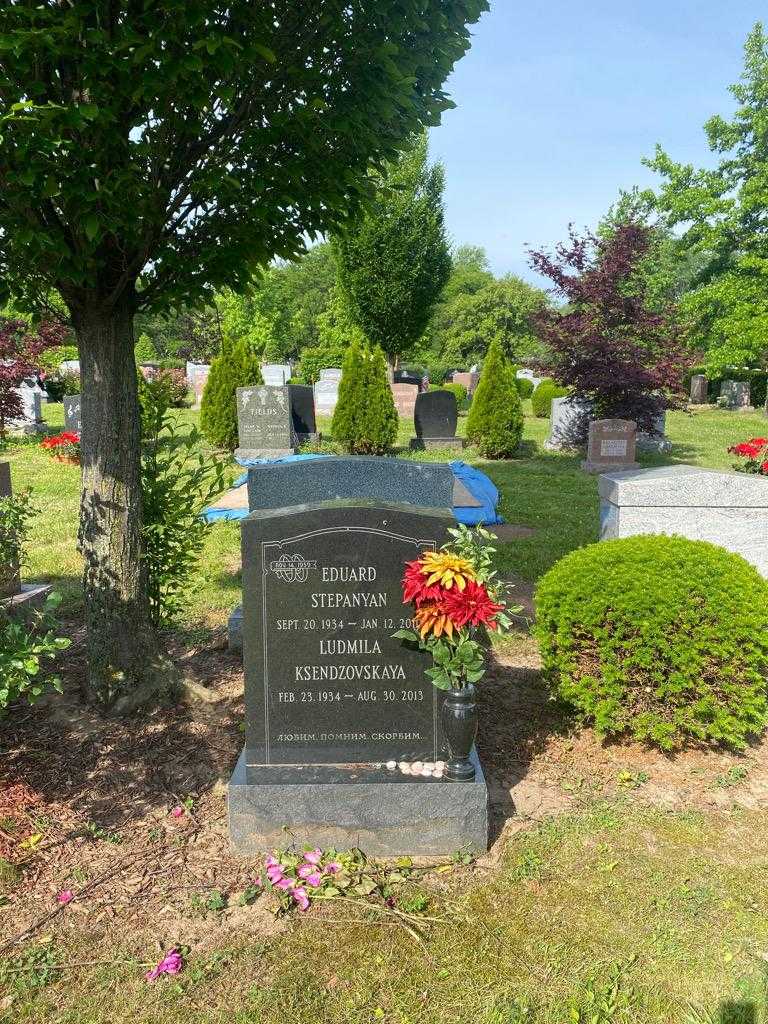 Ludmila Ksendzovskaya's grave. Photo 2